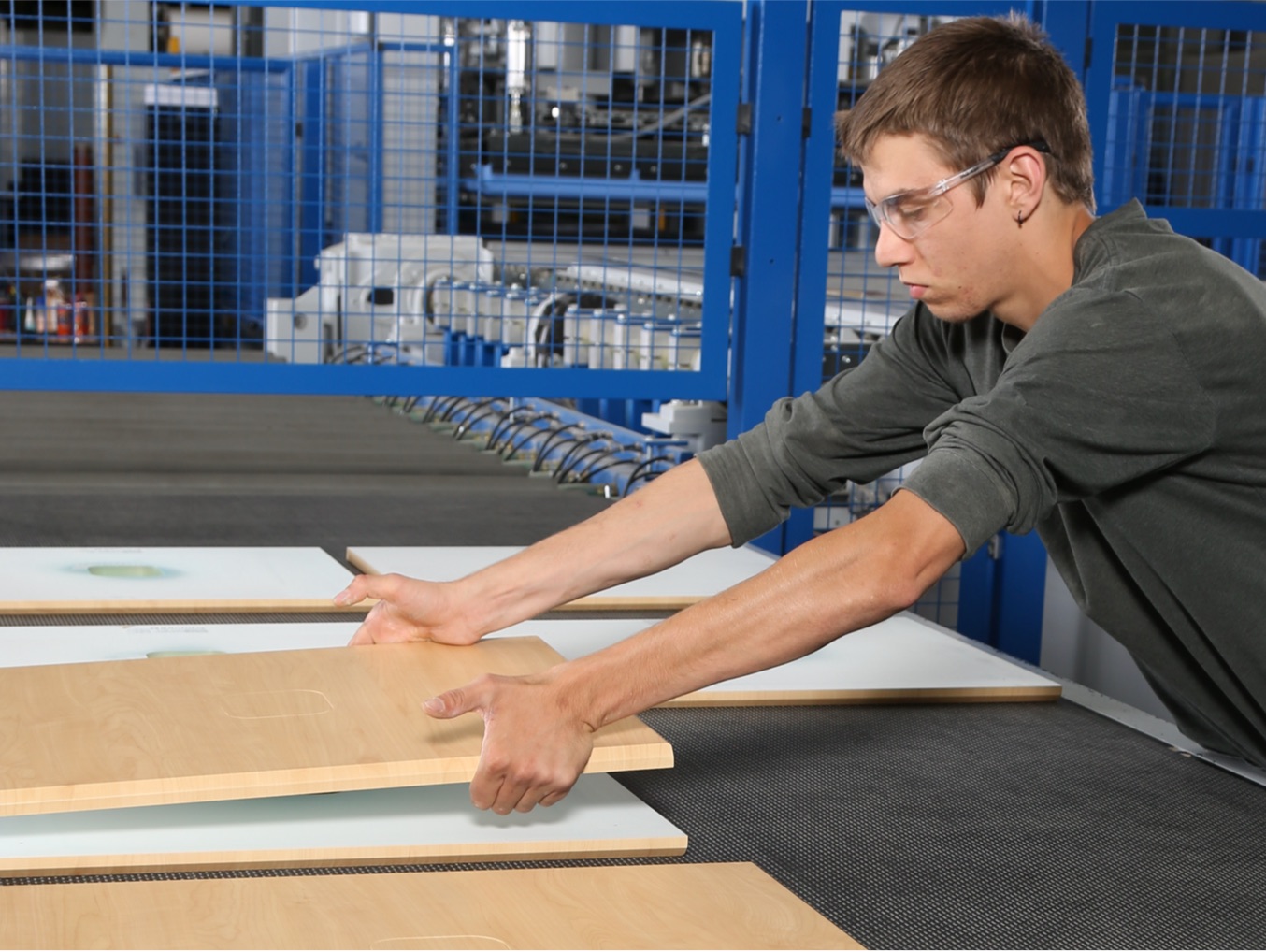PUR adhesive manufacturing for furniture